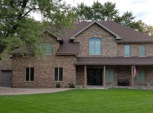 10S060 Clarendon Hills Rd, Willowbrook, IL 60527