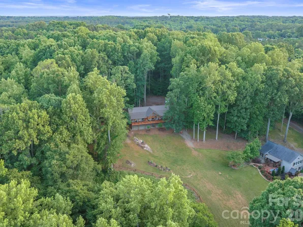 9870 Harvest Ln, Davidson, NC 28036