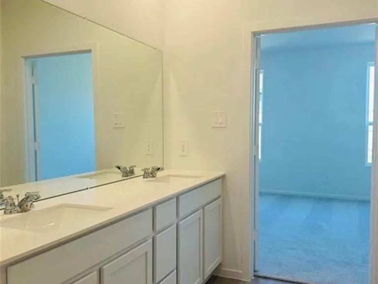 226 Draper Shadows Dr — Photo 16