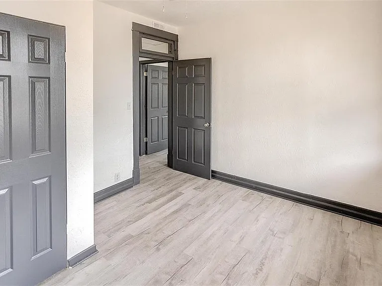 821 Niedringhaus Ave #C — Photo 18