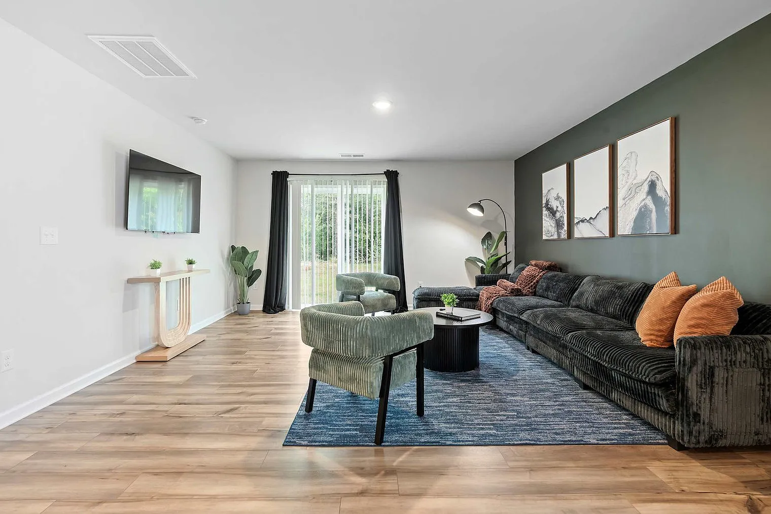 5 bed, 3.0 bath, $5,150 — Photo 1