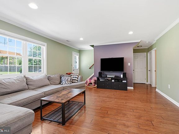 2nd image of 59 Iroquois Rd