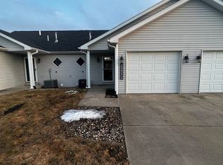 2302 Bos Landen Dr APT 2, Pella, IA 50219