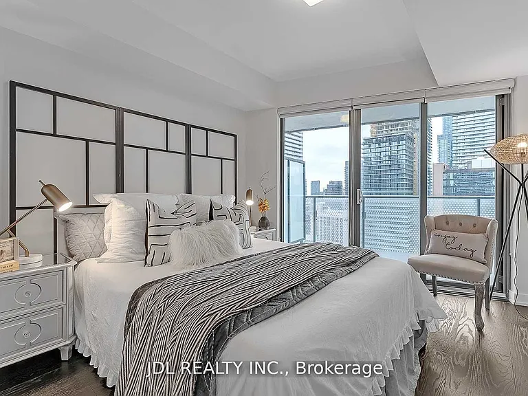 11 Wellesley St W #2105 — Photo 7