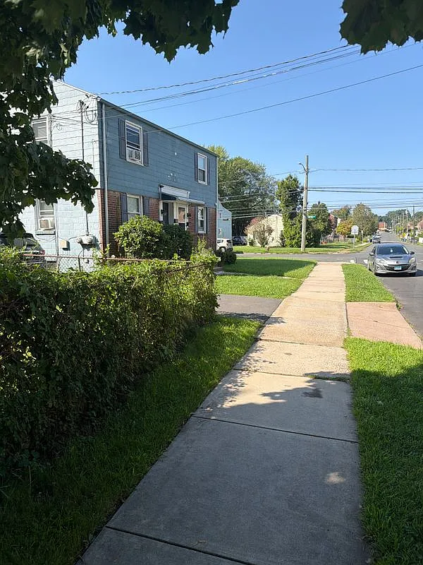 2 bed, 1.0 bath, 860 sqft, $1,800 — Photo 3