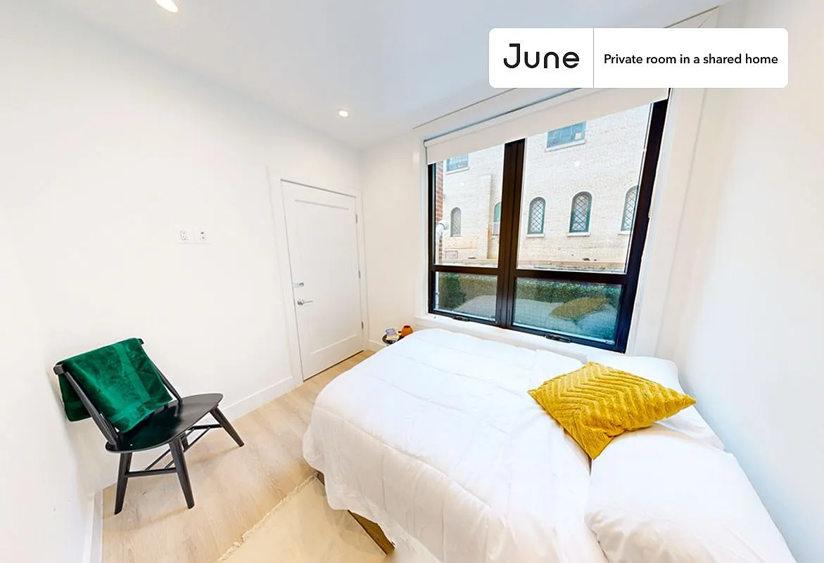Queen bedroom in 4 bed/2 bath home in Dupont Circle #1902 C — Photo 1