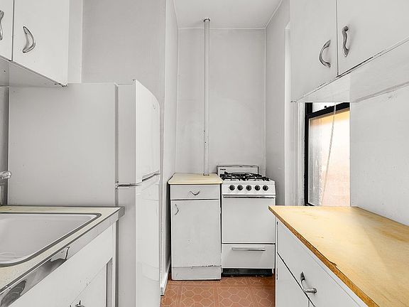 2nd image of 221 E 76th St APT 3D