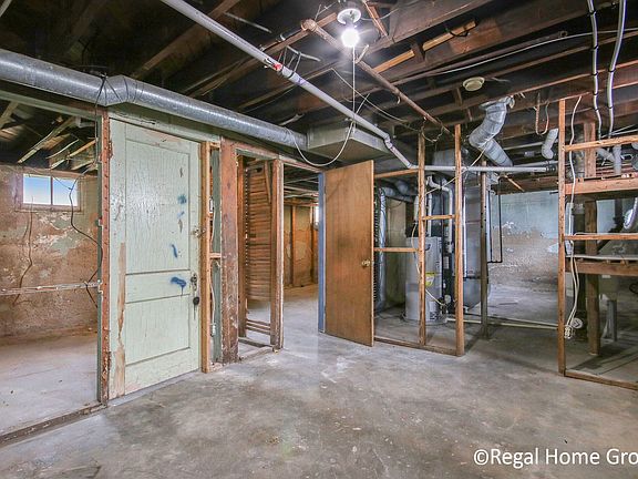 4th image of 2852 Buchanan Ave SW
