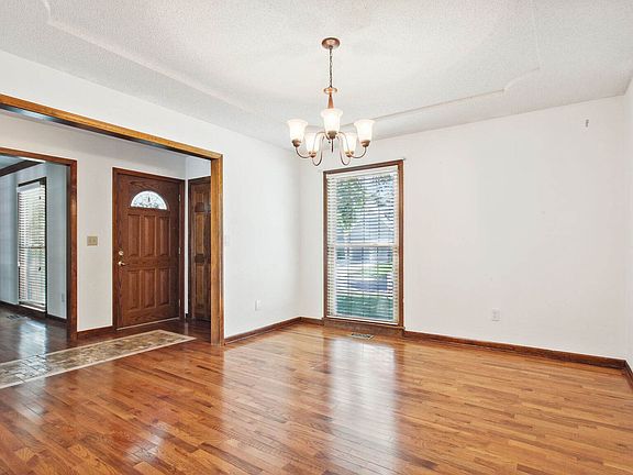 5th image of 8012 W 116th St