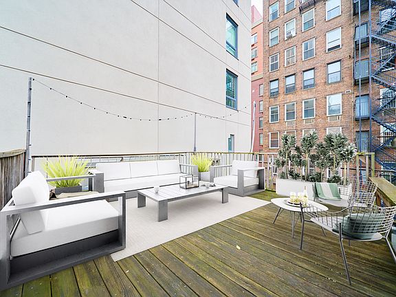 3rd image of 132 W 23rd St APT 4