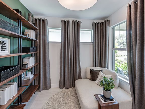 Flex space - perfect for a home office or den