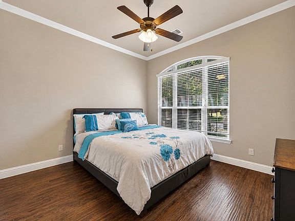 5th image of 208 Hogue Ln