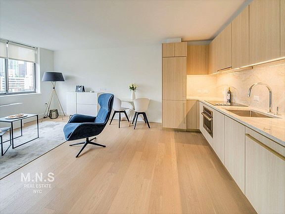 3rd image of 250 W 19th St APT 5A