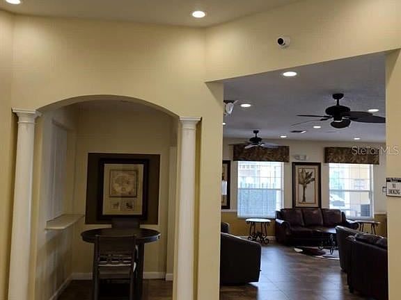5th image of 942 Park Terrace Cir