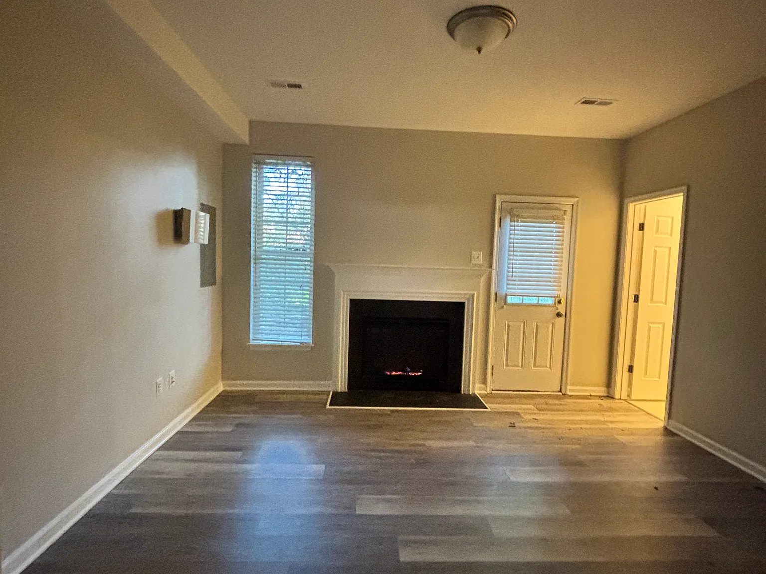 3 bed, 3.5 bath, 1908 sqft, $2,350 — Photo 4