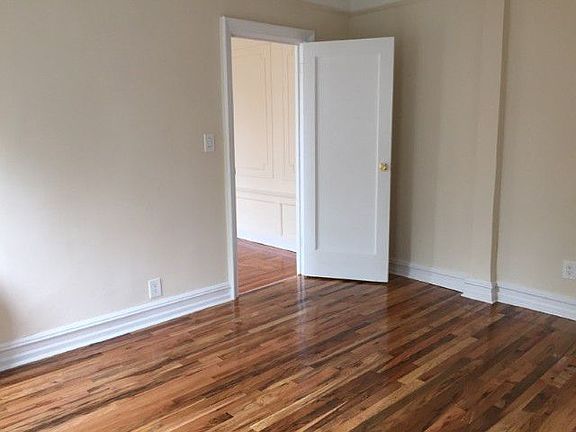 4th image of 2576 41st St APT 3F