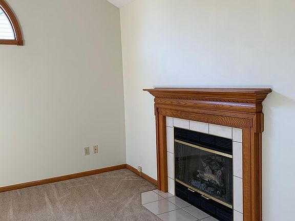 4th image of 494 Sorin Cir