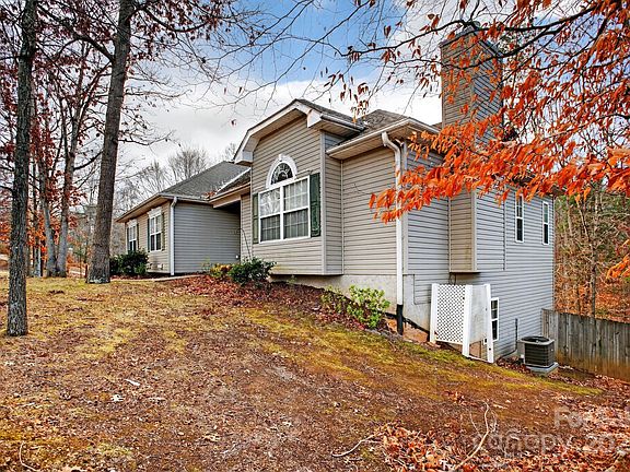 3rd image of 2 Strawberry Ln