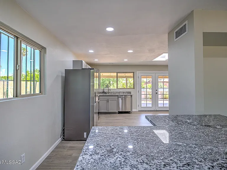 2891 W Saint Tropaz Ave — Photo 6