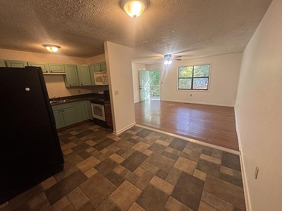 5th image of 434 Hollow Hill Rd