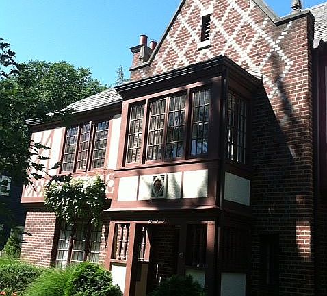 4th image of 835 Park Ave