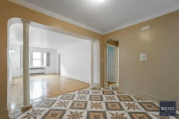 Rented by Bond New York | media 17