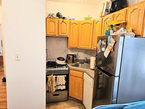 3rd image of 318 6th St APT 8