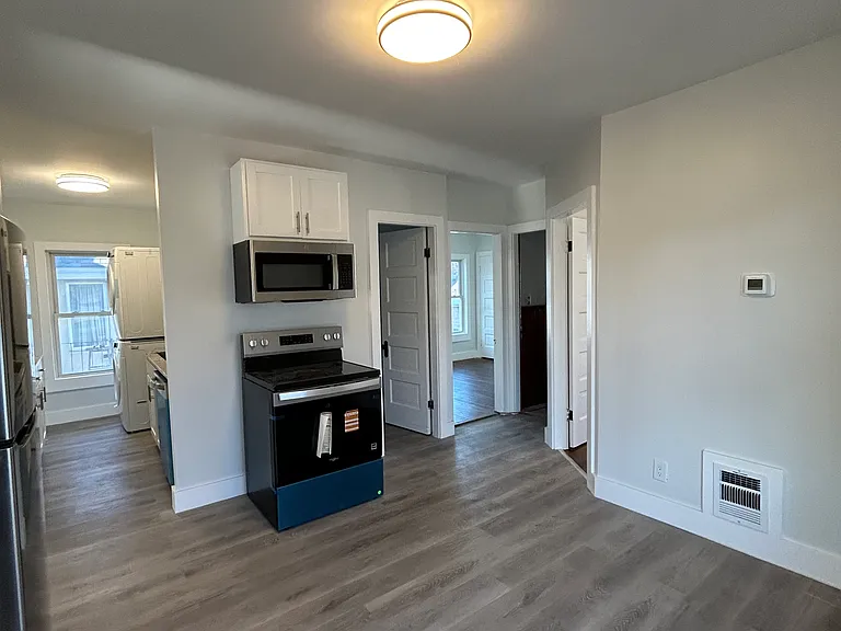 6 Holmes St #2 — Photo 13