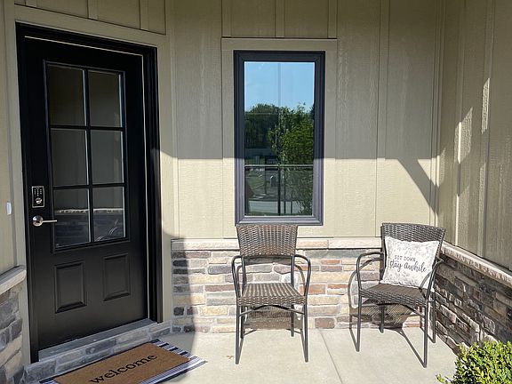 4th image of 1913 W Woodglen Cir