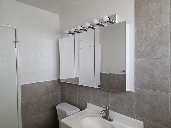 4th image of 1117 E Virginia Way