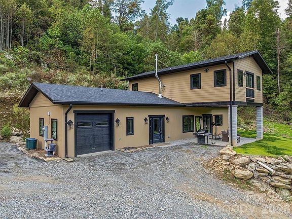 4th image of 945 Roaring Fork Rd