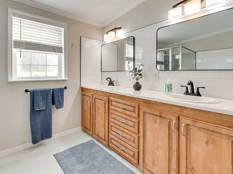 8123 Shelley Trl — Photo 7