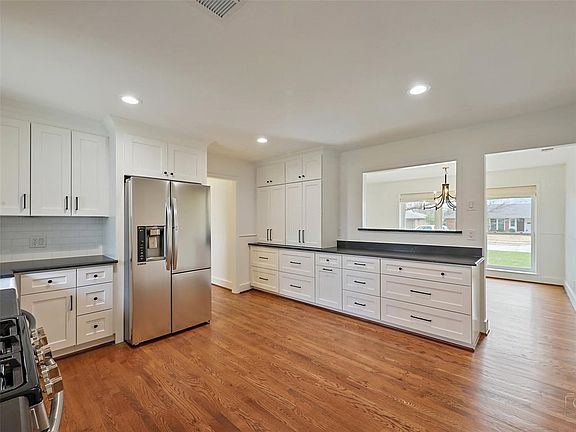 2nd image of 634 Scottsdale Dr