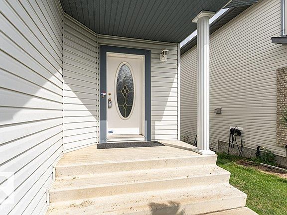 2nd image of 1072 Barnes Way SW