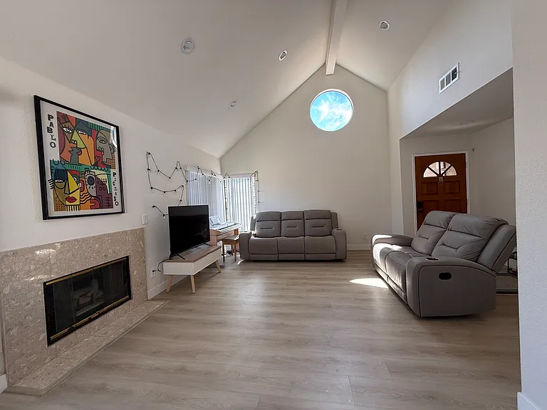 4639 Executive Dr — Photo 13