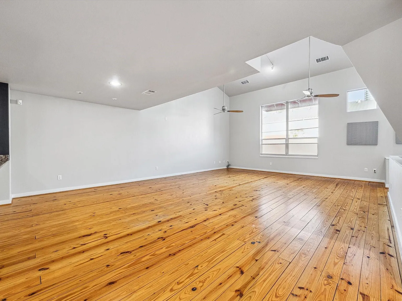 2 bed, 2.0 bath, 1938 sqft, $2,550 — Photo 4