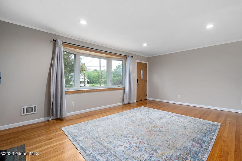 5th image of 741 Sacandaga Road