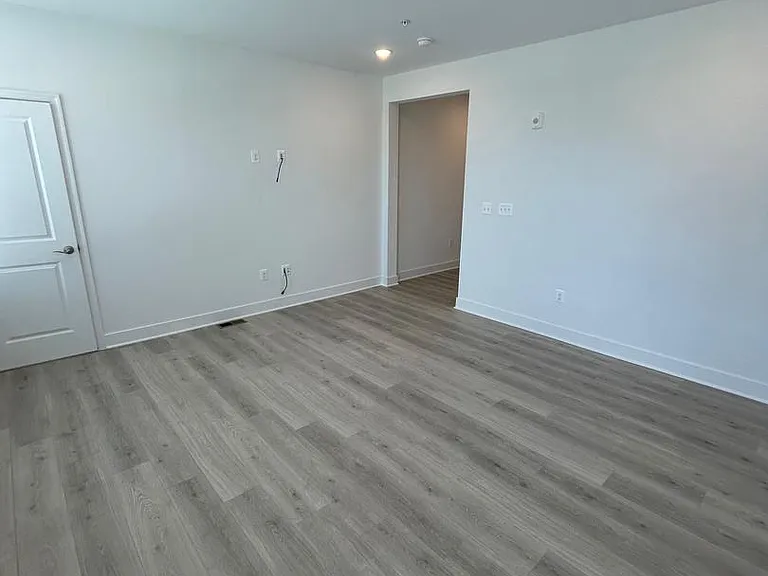 2512 W Peninsula — Photo 9