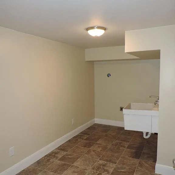 181 E 700 S — Photo 16