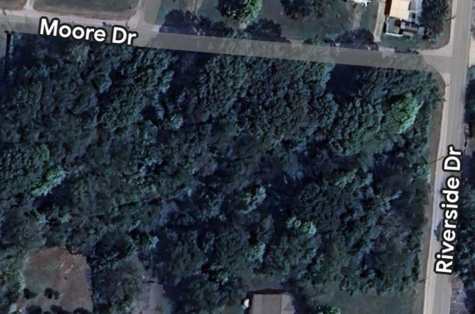 1st image of 913 Riverside Dr