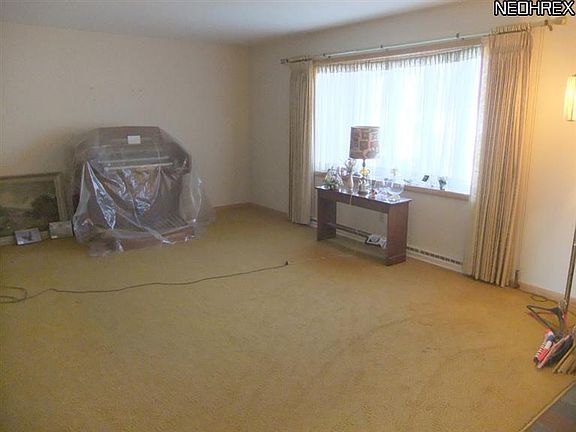 2nd image of 3202 Calderwood Dr