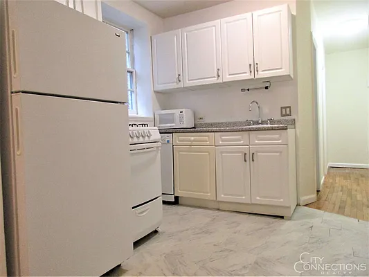 Rented by City Connections Realty | media 26