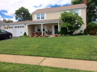 13204 Memory Ln, Fairfax, VA 22033