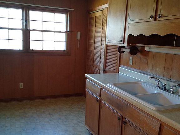 3rd image of 303 Coral Way
