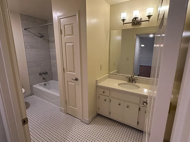 2905 Burch Ave #10 — Photo 39