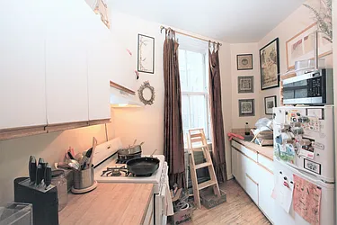 Rented by R New York