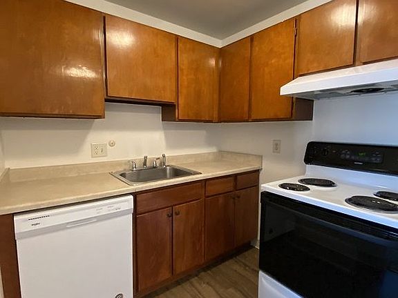 5th image of 3033 NE 140th St APT 6