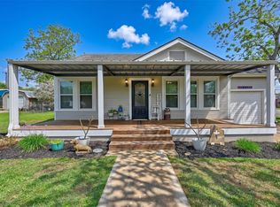 407 N Summit St, Weimar, TX 78962