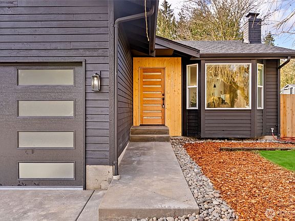 3rd image of 15618 88th Avenue E