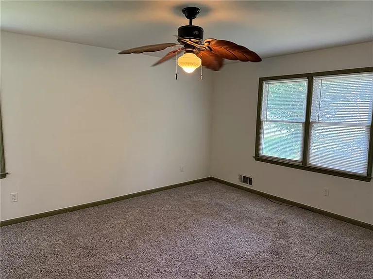 412 Hickory Walk — Photo 11